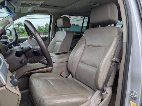 Used 2019 GMC Yukon XL SLT w/ Open Road Package AWD/4WD image 14