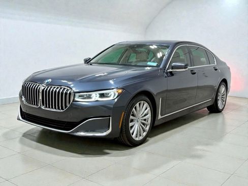 Used 2020 BMW 740i w/ Premium Package image 8