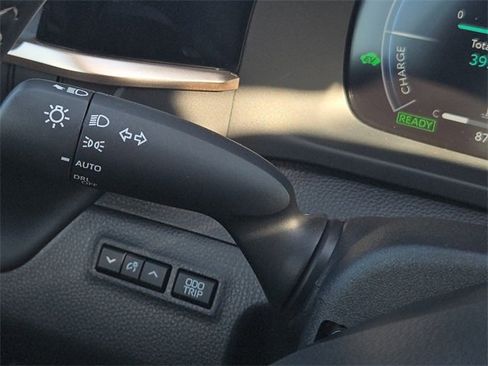 Used 2025 Toyota Crown Limited image 28