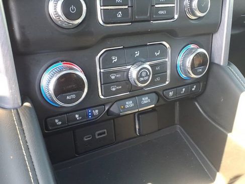 Used 2021 GMC Yukon SLT w/ SLT Luxury Plus Package AWD/4WD image 17