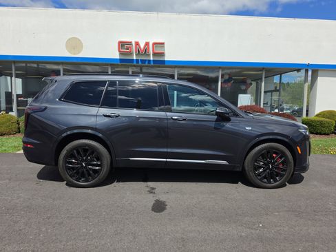 Used 2023 Cadillac XT6 Sport w/ Platinum Package AWD/4WD image 2