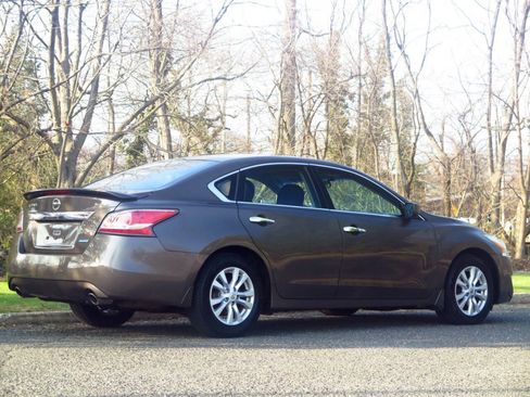 Used 2014 Nissan Altima 2.5 S w/ Sport Value Package FWD image 4