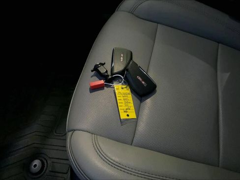 Used 2023 GMC Yukon SLT image 13