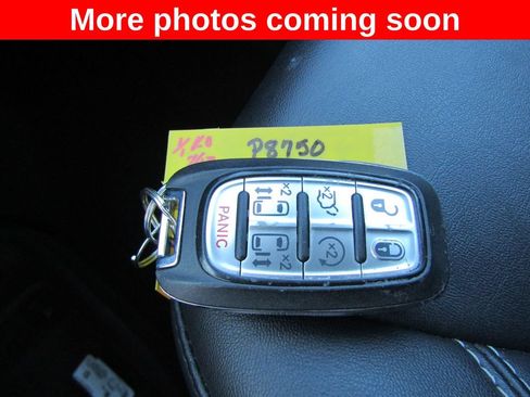 Used 2025 Chrysler Pacifica Select FWD image 18
