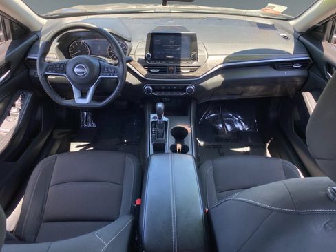 Used 2025 Nissan Altima 2.5 SV FWD image 10