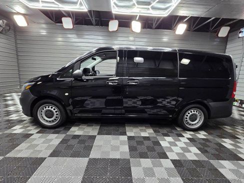 Used 2018 Mercedes-Benz Metris Passenger image 9