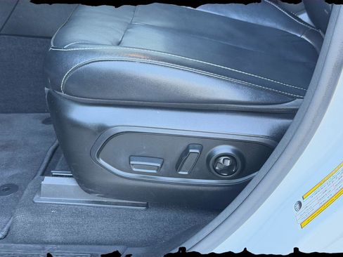 Used 2022 Jeep Grand Cherokee L Limited AWD/4WD image 38