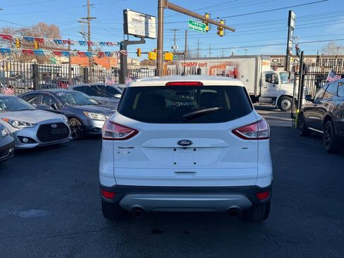 Used 2015 Ford Escape SE image 4