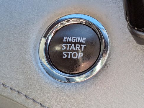 Used 2023 Toyota Highlander Limited image 30