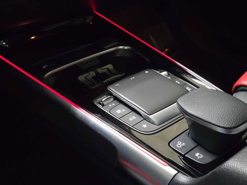 Used 2022 Mercedes-Benz GLB 35 AMG 4MATIC image 34