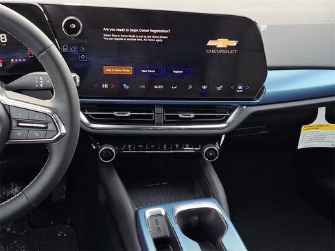 New 2026 Chevrolet Equinox EV LT image 23