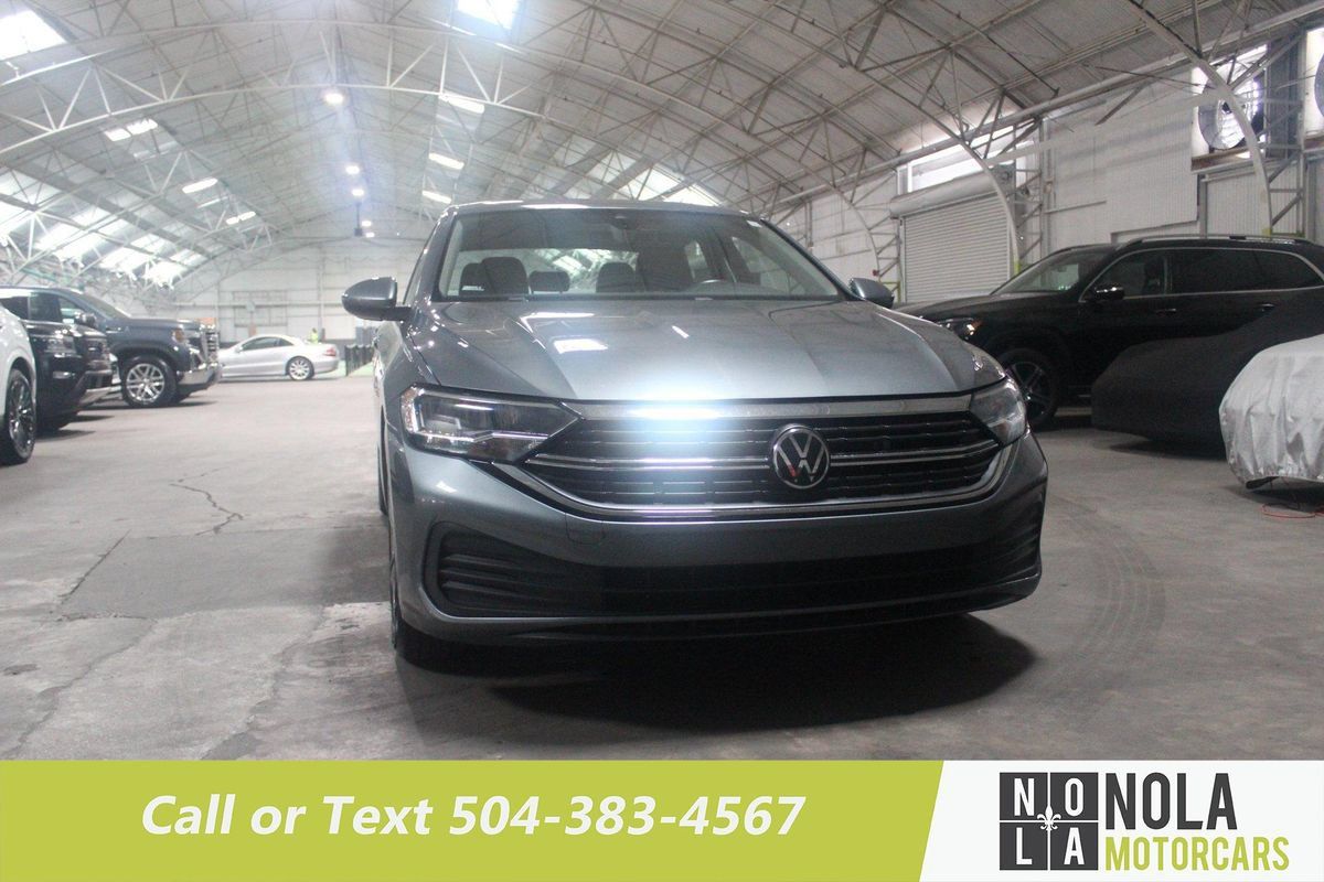 Used 2024 Volkswagen Jetta SE FWD image 6