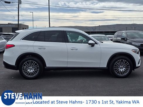 Used 2025 Mercedes-Benz GLC 300 4MATIC image 6
