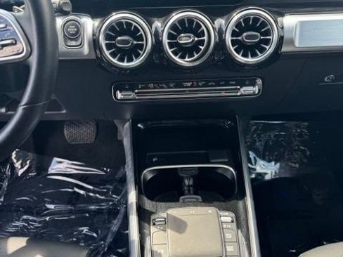 Used 2022 Mercedes-Benz GLB 250 4MATIC image 18