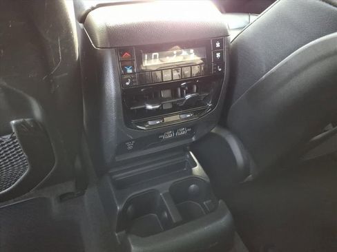 Used 2023 Jeep Grand Cherokee L Limited image 12