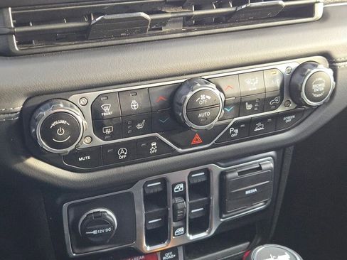 Certified 2024 Jeep Wrangler Unlimited Rubicon image 24