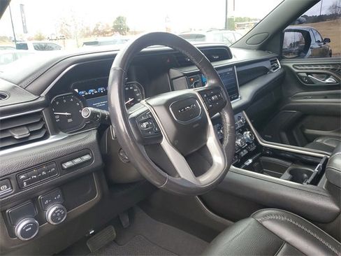 Used 2021 GMC Yukon XL Denali w/ Denali Premium Package image 21