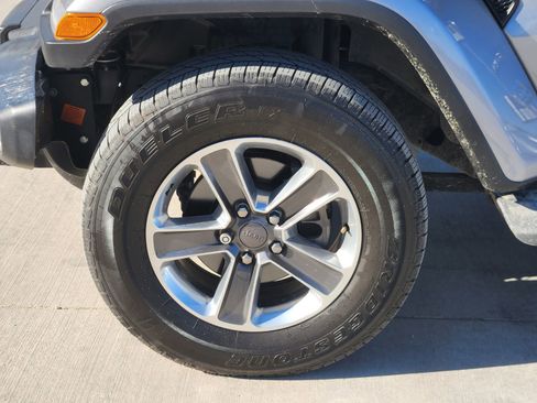 Used 2018 Jeep Wrangler Unlimited Sahara image 11