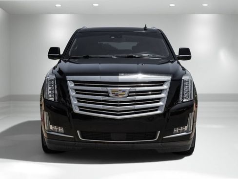 Used 2020 Cadillac Escalade ESV Platinum RWD image 4