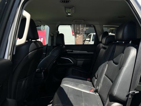 Used 2020 Kia Telluride LX image 19