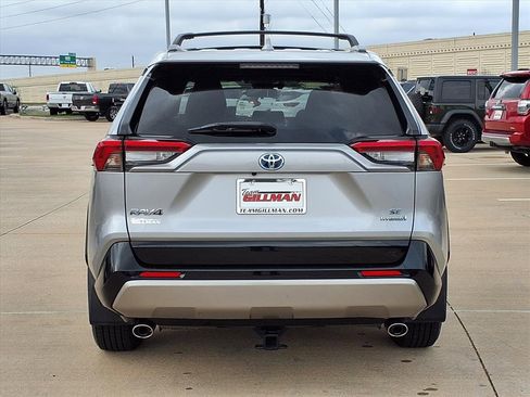 Used 2022 Toyota RAV4 SE image 6