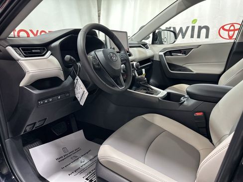 Used 2025 Toyota RAV4 XLE Premium image 22