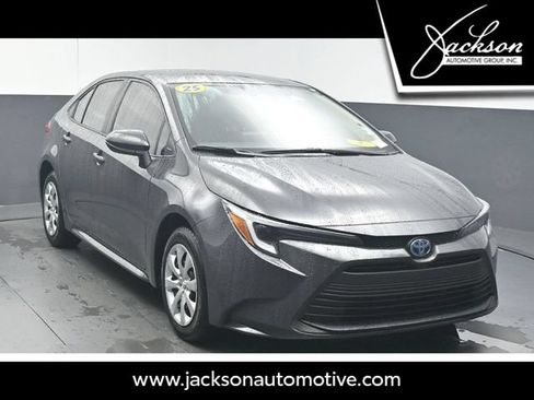 Used 2025 Toyota Corolla LE w/ Convenience Package FWD image 1