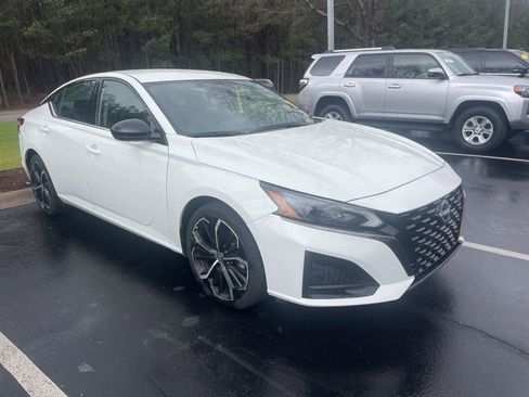 Used 2023 Nissan Altima 2.5 SR image 2