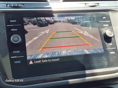 Used 2023 Volkswagen Tiguan SE w/ Panoramic Sunroof Package FWD image 13