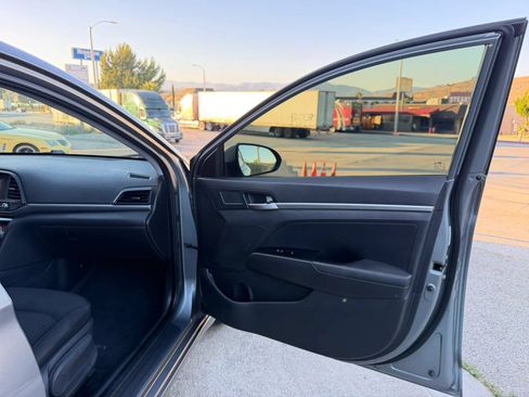 Used 2019 Hyundai Elantra SE w/ Cargo Package FWD image 20