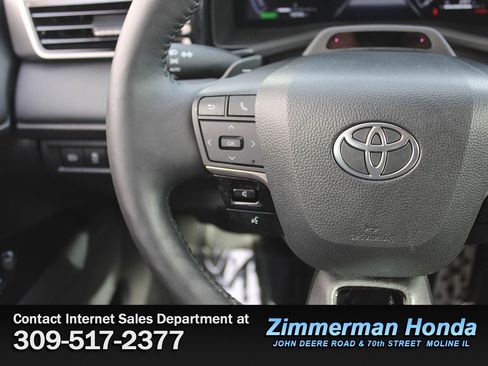 Used 2025 Toyota Camry XSE image 12