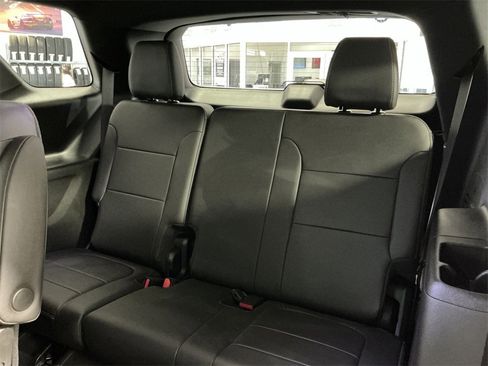 Used 2023 Chevrolet Traverse LT w/ LPO, Roadside Safety Package image 31