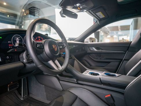 New 2025 Porsche Taycan image 4