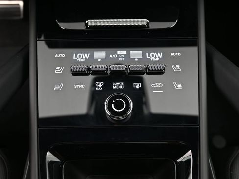 Certified 2026 Porsche Cayenne AWD/4WD image 18