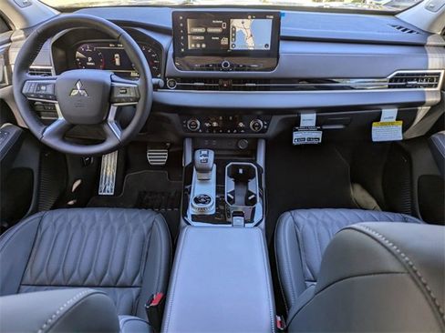 New 2025 Mitsubishi Outlander SEL image 18