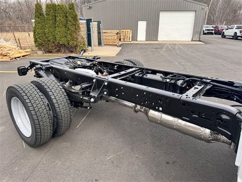 New 2025 Ford F550 4x4 Regular Cab Super Duty image 14
