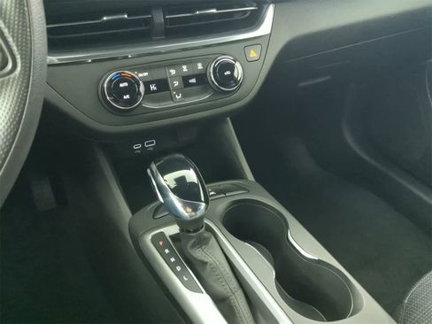 Used 2025 Buick Envista Preferred w/ Advanced Safety Package image 26