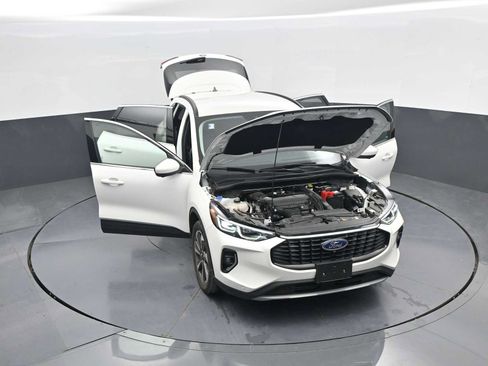 Certified 2023 Ford Escape Platinum w/ Class II Trailer Tow Package AWD/4WD image 39