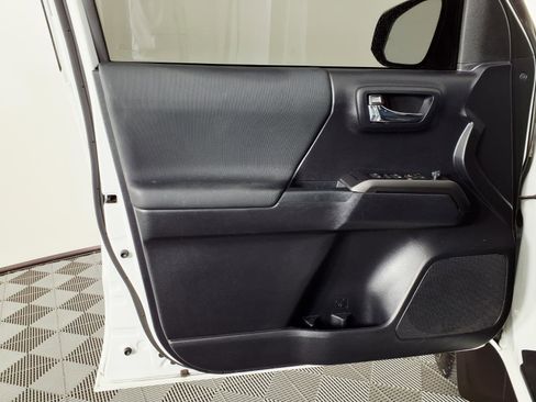 Used 2021 Toyota Tacoma TRD Off-Road w/ Technology Package RWD image 16