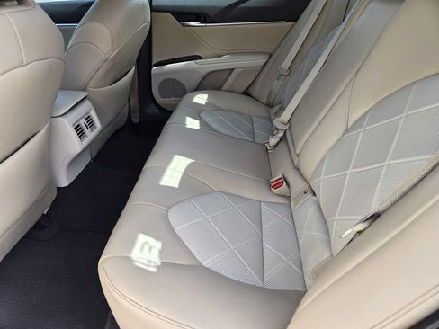 Used 2018 Toyota Camry XLE FWD image 28