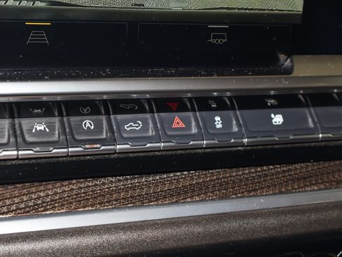 Used 2025 Chevrolet Silverado 1500 LT image 31