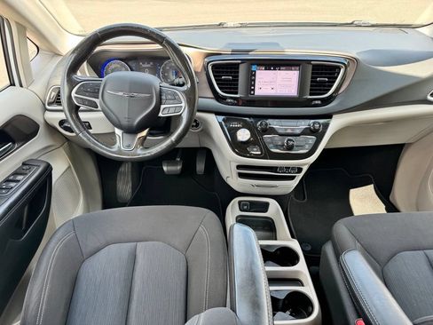 Used 2023 Chrysler Voyager LX FWD image 10