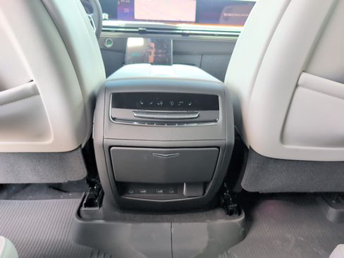 New 2026 Cadillac Escalade Platinum Luxury w/ LPO, Floor Liner Package AWD/4WD image 32