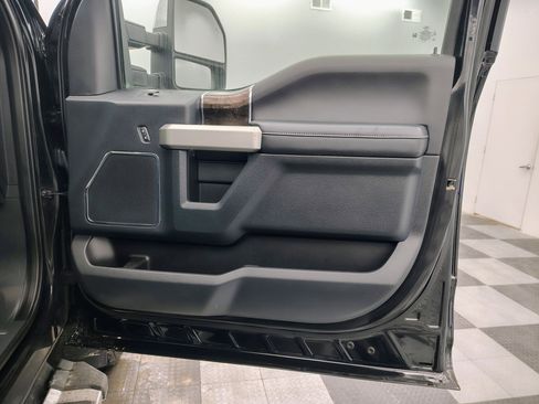 Used 2022 Ford F250 Lariat w/ Chrome Package image 14