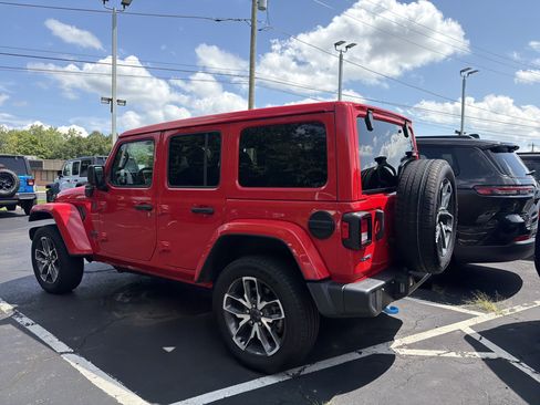 Certified 2024 Jeep Wrangler Unlimited w/ Convenience Group AWD/4WD image 5