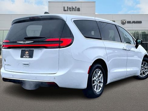 Used 2024 Chrysler Pacifica Touring-L image 23