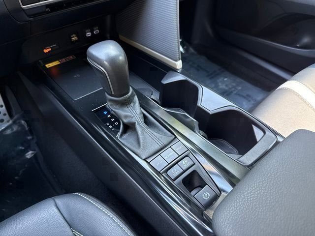 Used 2025 Toyota Camry SE FWD image 52