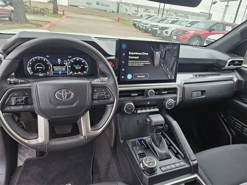 Used 2025 Toyota Tacoma TRD Off-Road image 15