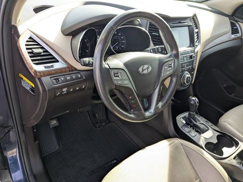Used 2017 Hyundai Santa Fe SE image 16