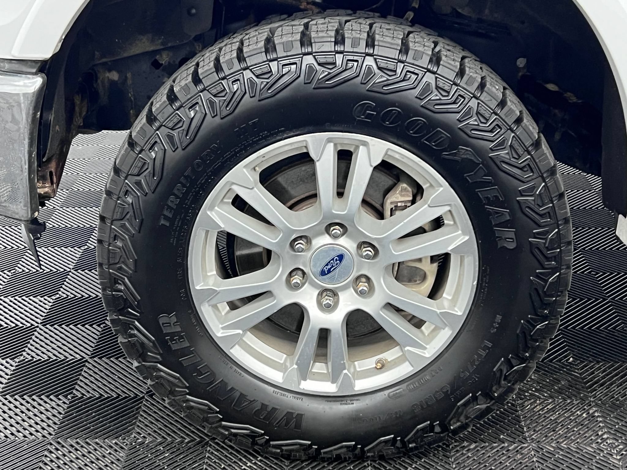 Used 2016 Ford F150 Lariat AWD/4WD image 11